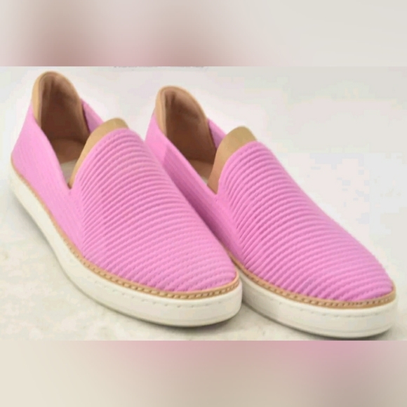 UGG Shoes - NEW Ugg Alameda Sammy Pink Slip on Shoes Flats Women Size 6